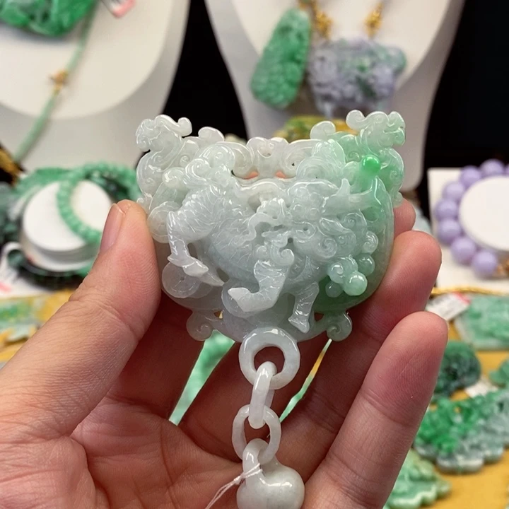 翡翠颈饰未镶嵌翡翠吊坠