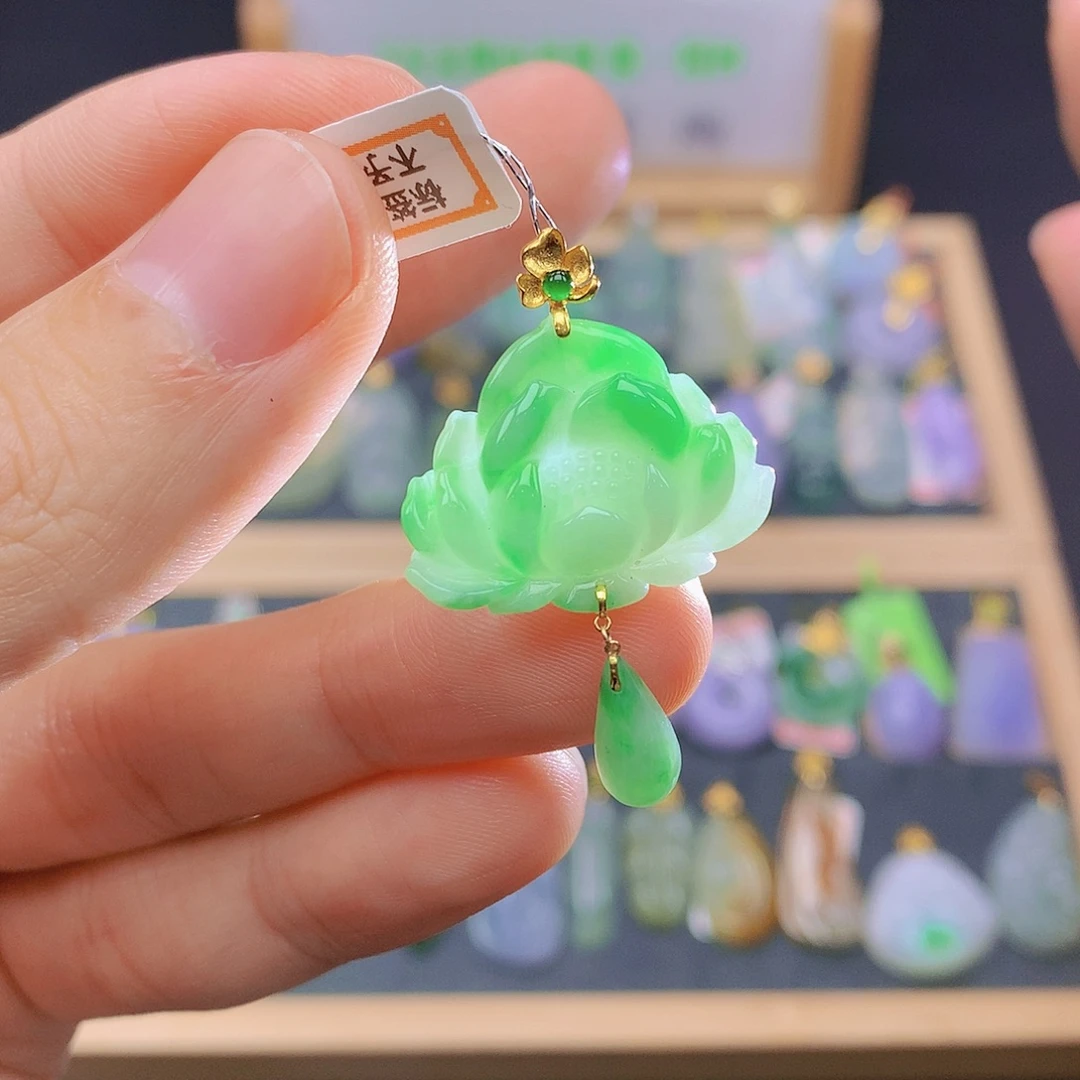 翡翠18K金镶嵌颈饰翡翠