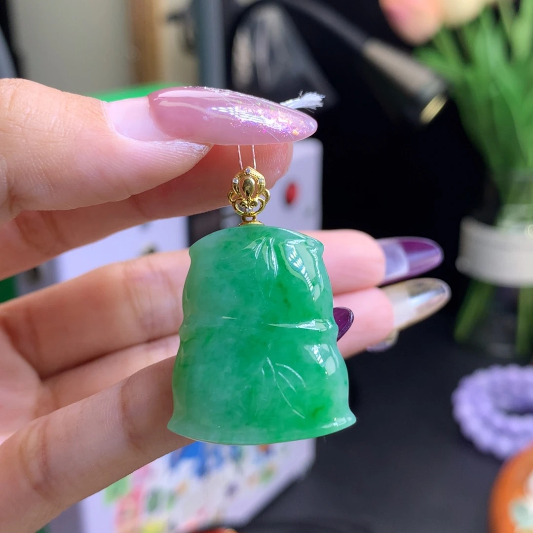 翡翠18K金镶嵌颈饰