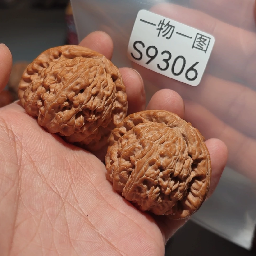 文玩核桃把件白狮子