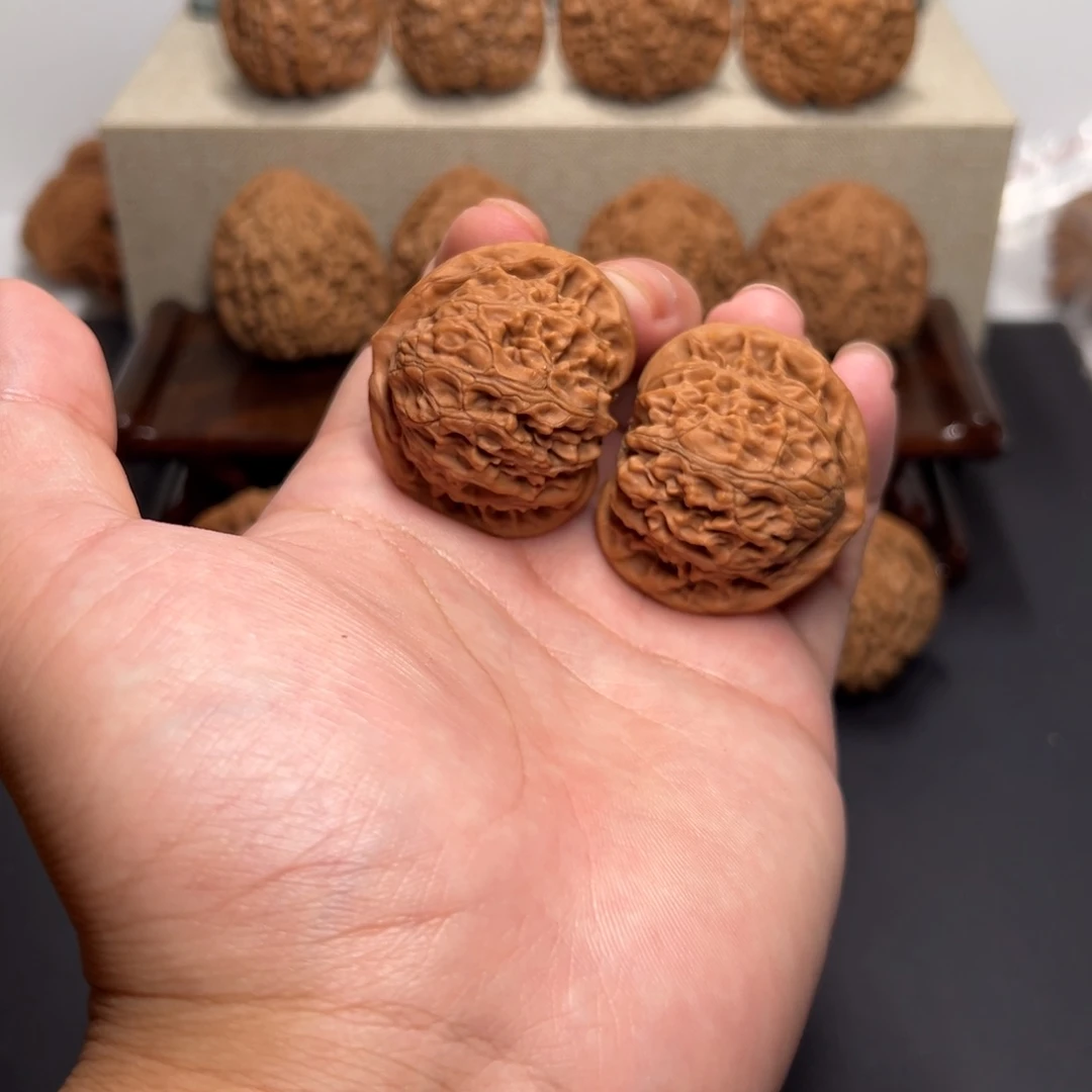 文玩核桃把件全品40宫灯（正尖桃心桩）