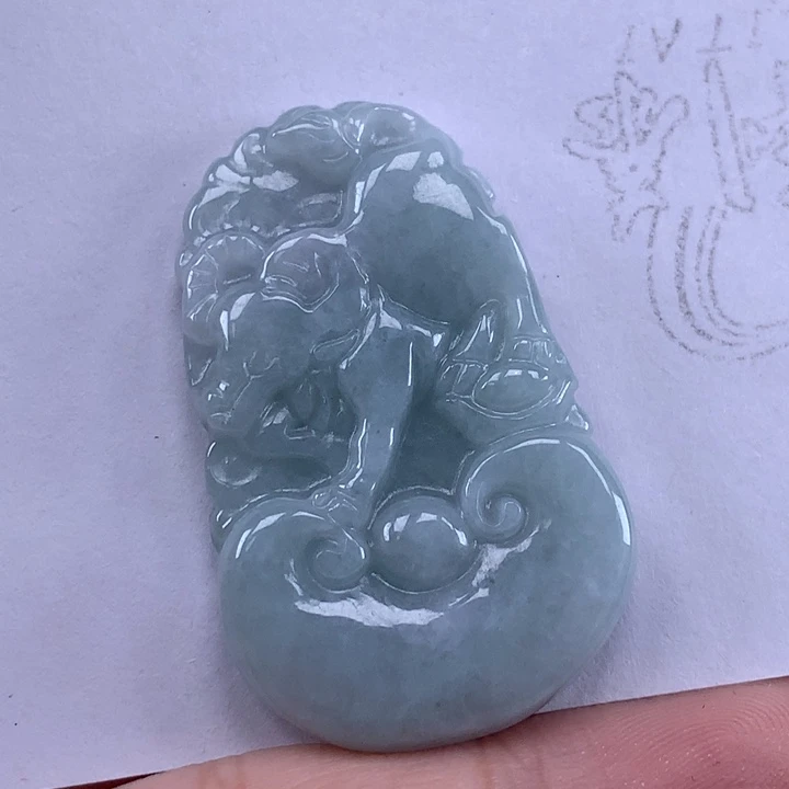 颈饰未镶嵌翡翠牛