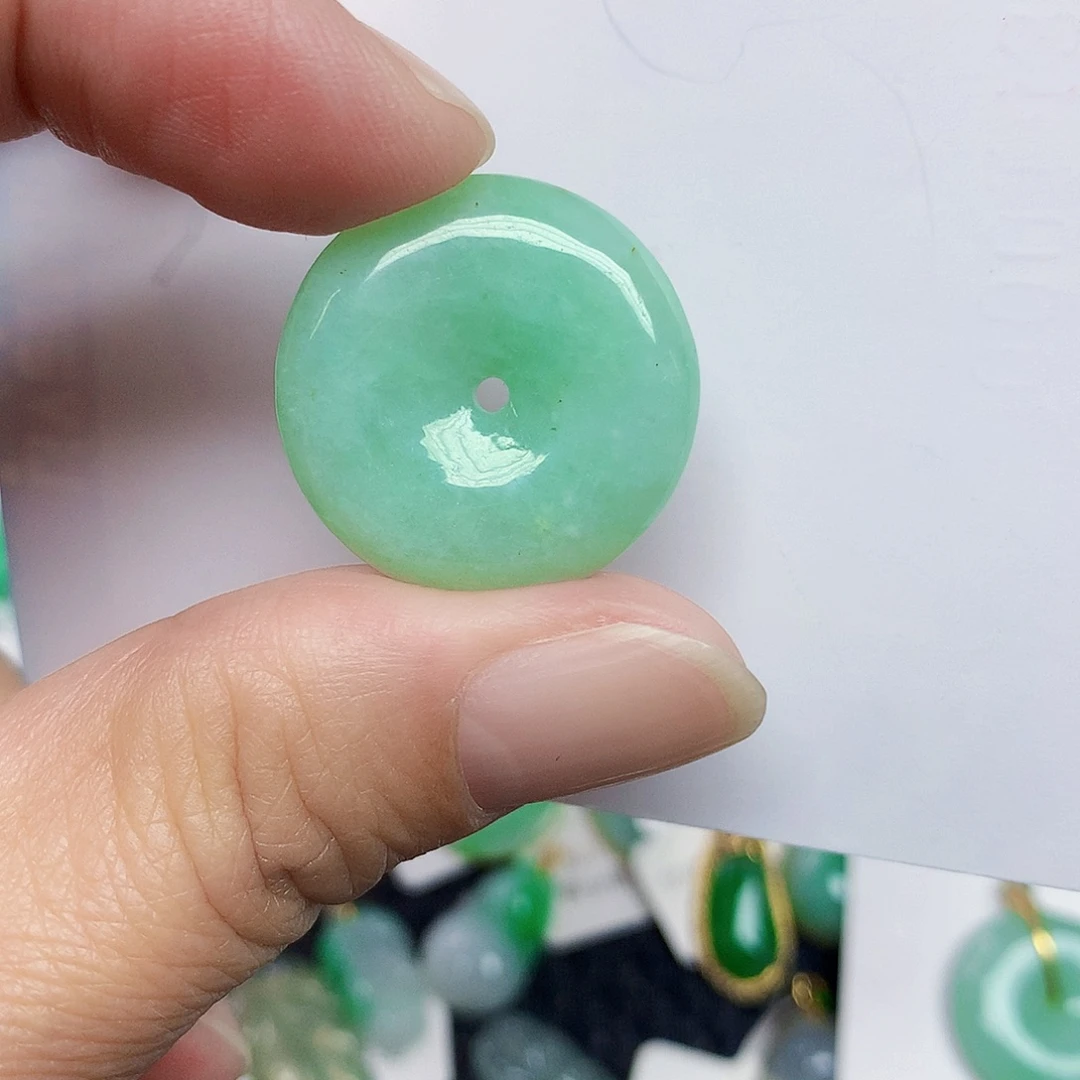 翡翠未镶嵌颈饰3467894