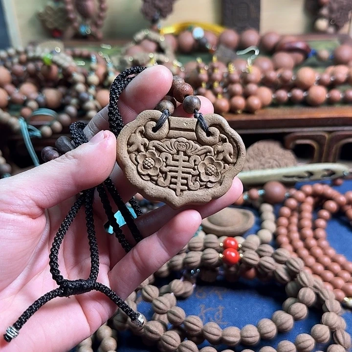 龙涎香方平安锁微瑕香牌