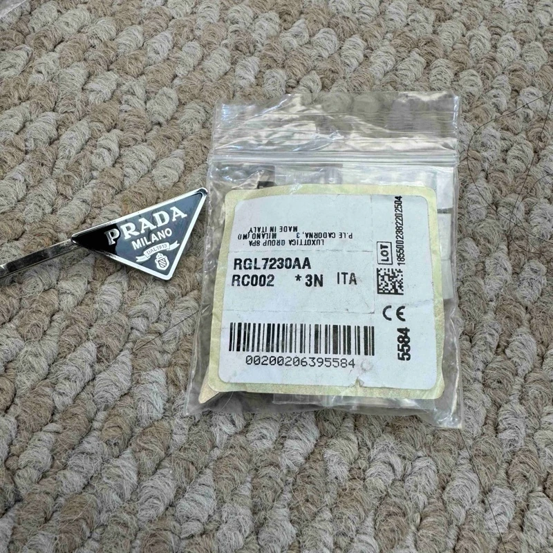 95新 Prada/普拉达 零件单个/ 乱乱子中古/116197不支持鉴定