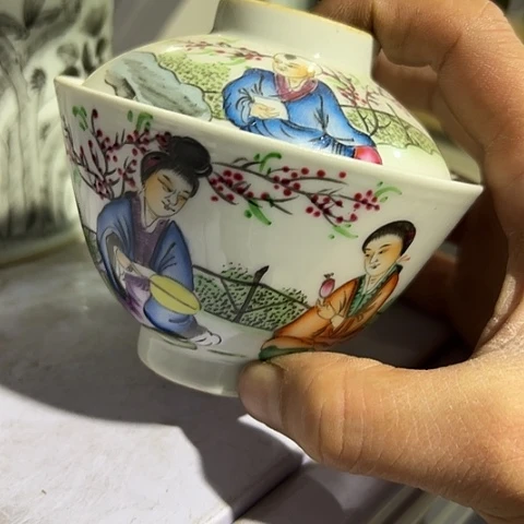 是因为她没有那么坚强地坚持着我去接受