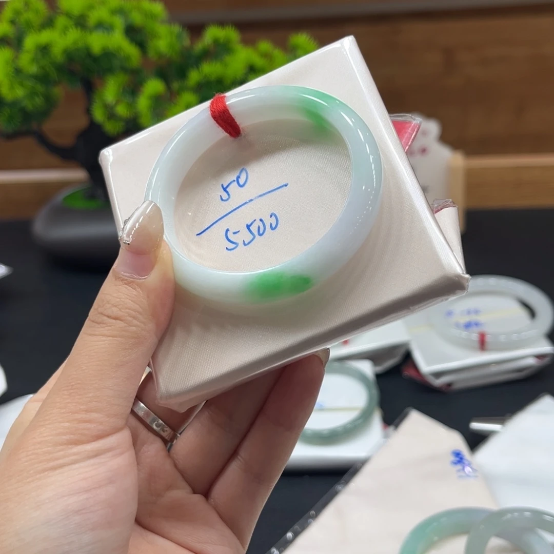 翡翠手镯未镶嵌50贵妃