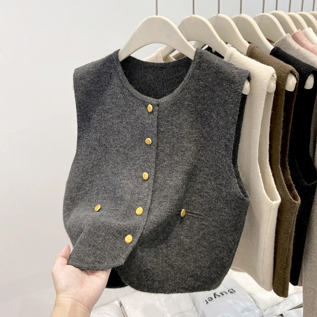 1679温柔系穿搭针织马甲女复古软糯毛衣开衫高级感坎肩