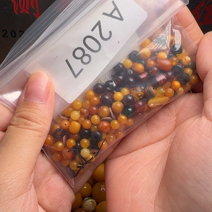 未镶嵌琥珀珠宝奇石
