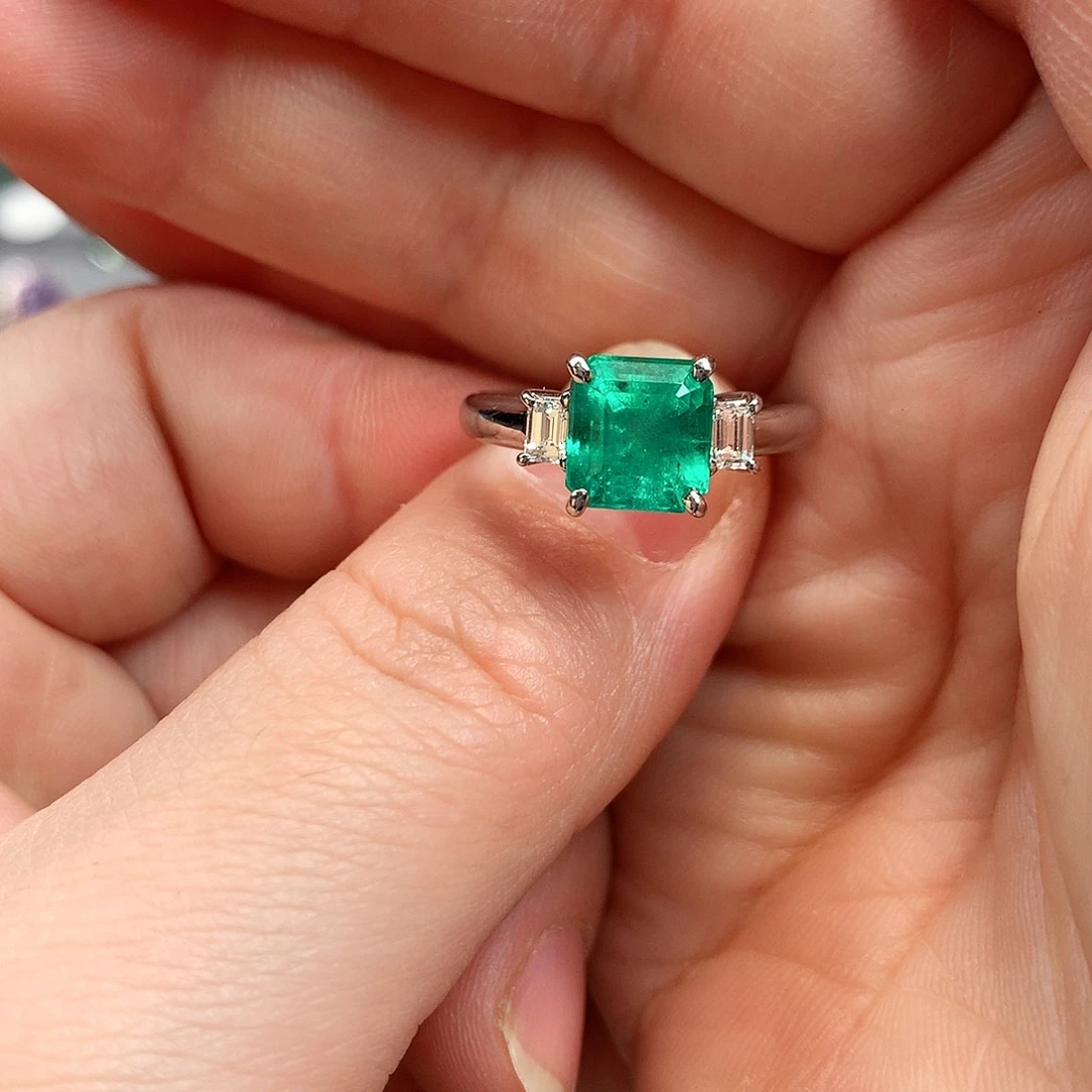 铂Pt900镶嵌戒指祖母绿