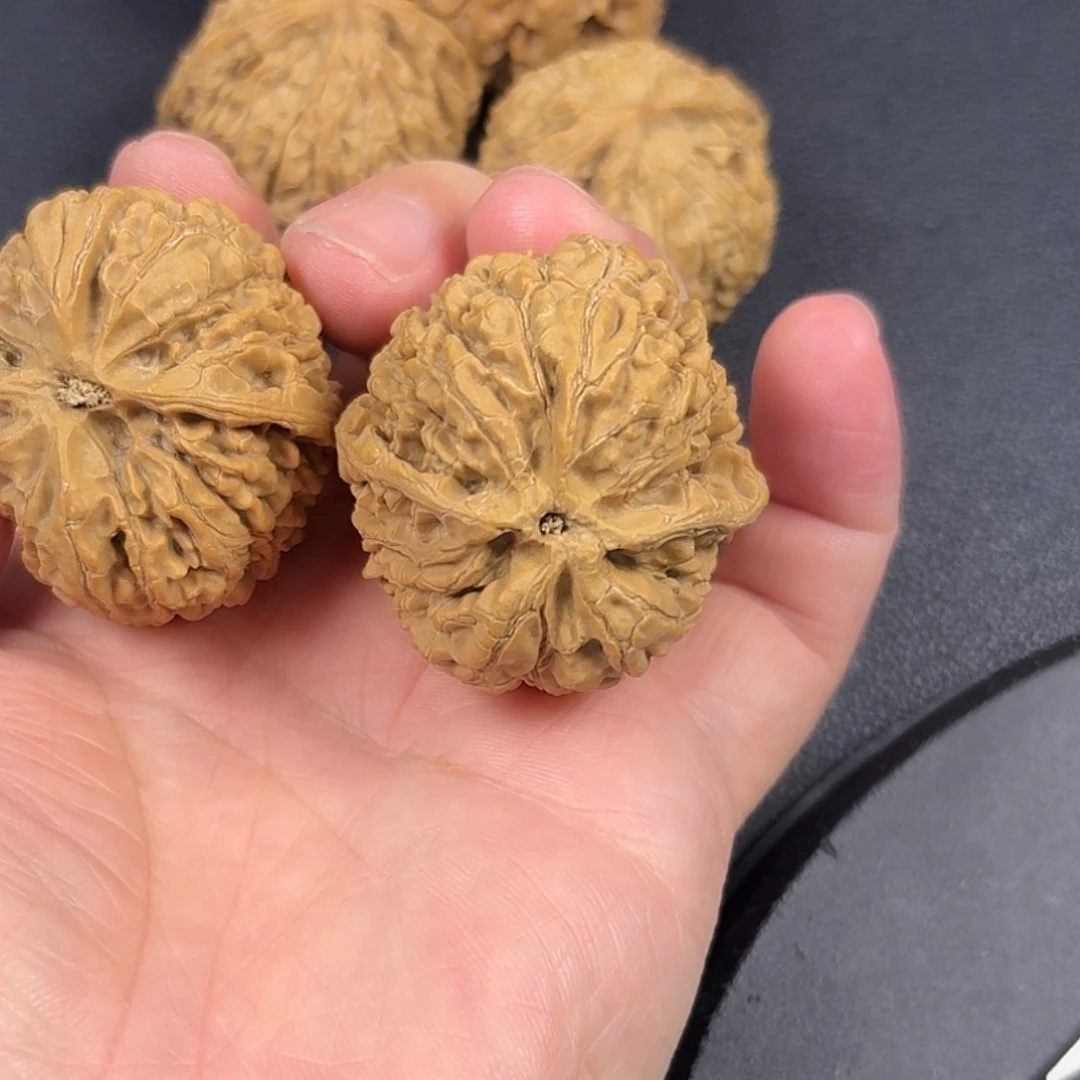 W***e文玩核桃吊坠座佛