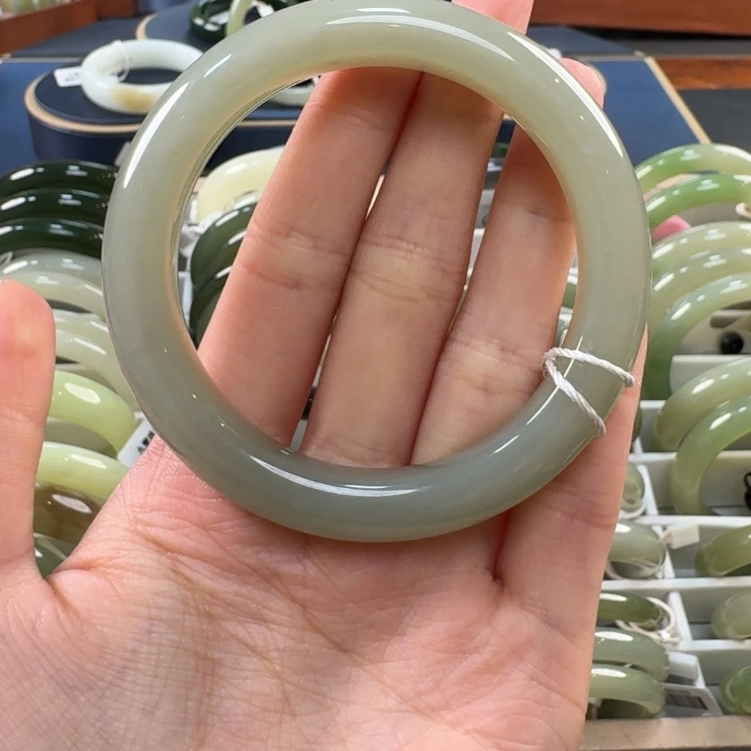 月***达和田玉未镶嵌手镯C0008-55