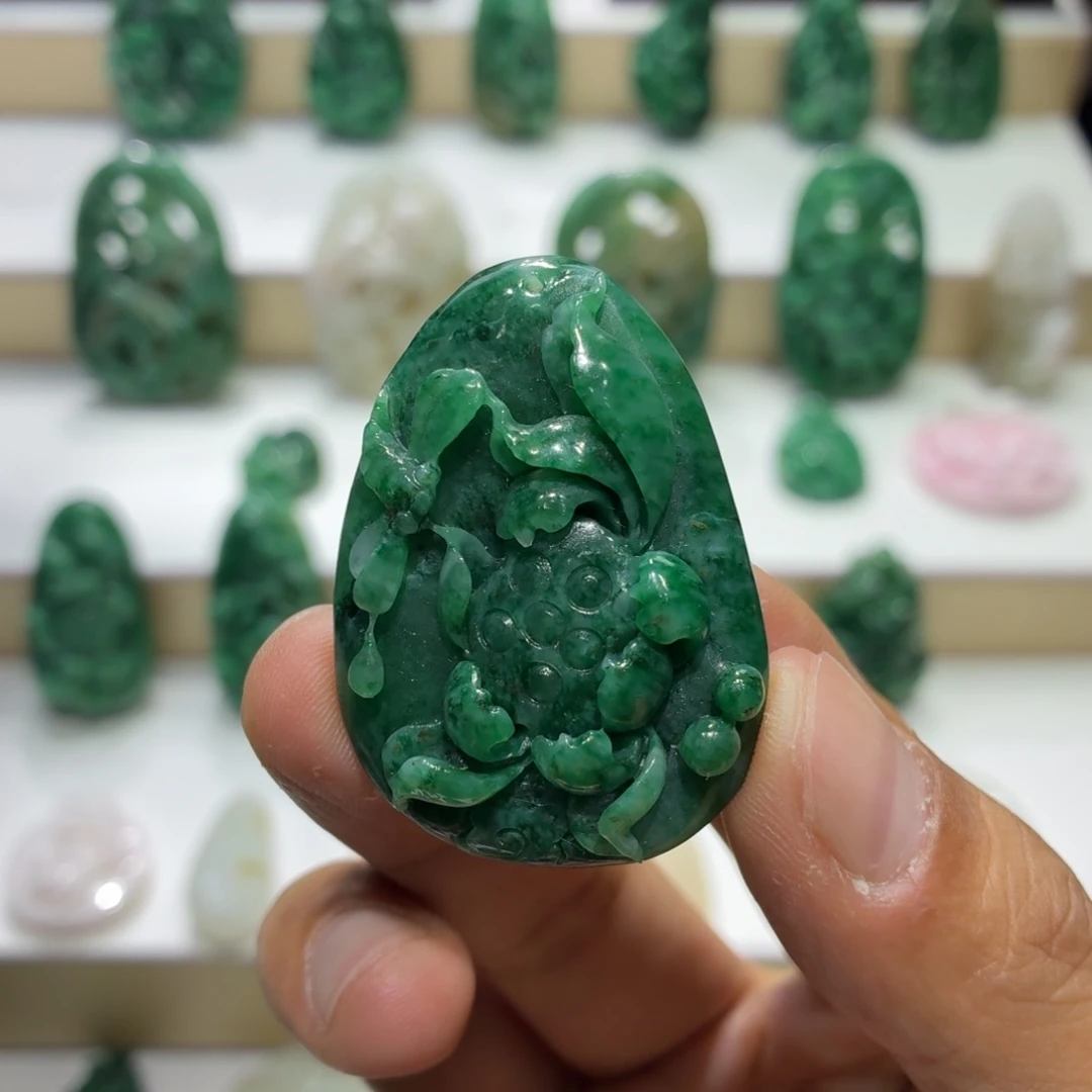 独山玉未镶嵌吊坠(不含链)牡丹花