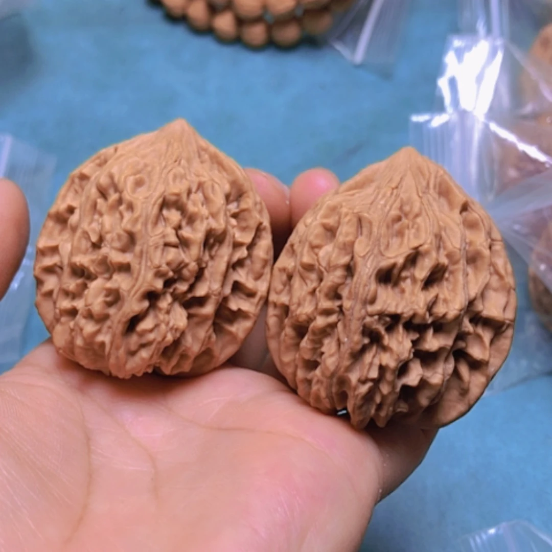 【闪购商品】核桃摆件43鸡心修尖