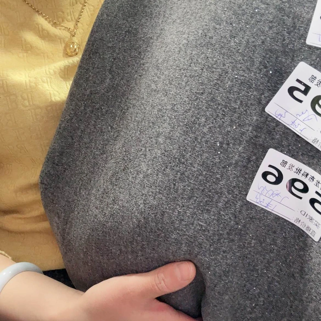 【闪购商品】灰色羊绒一米