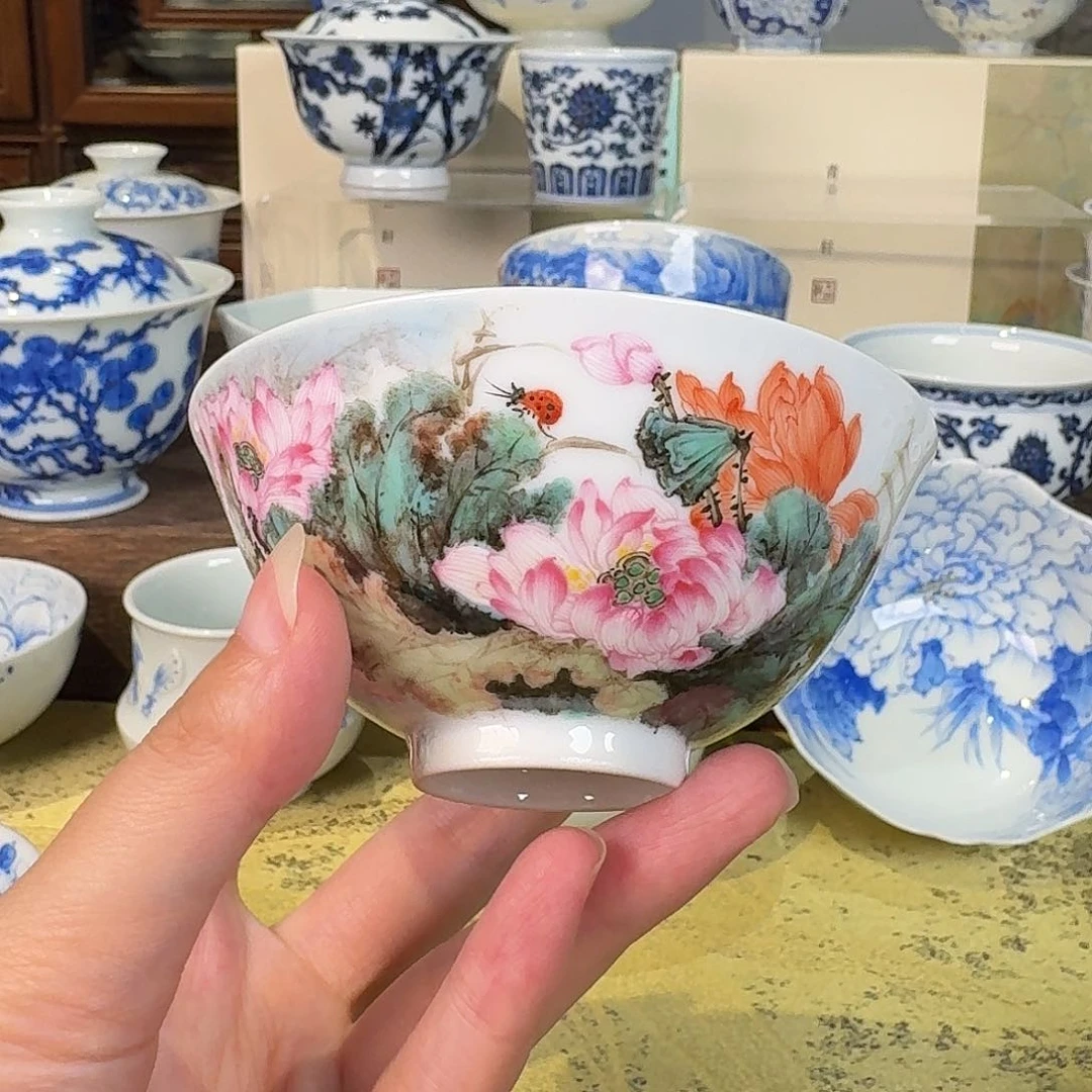 钟新春国画粉彩荷花杯