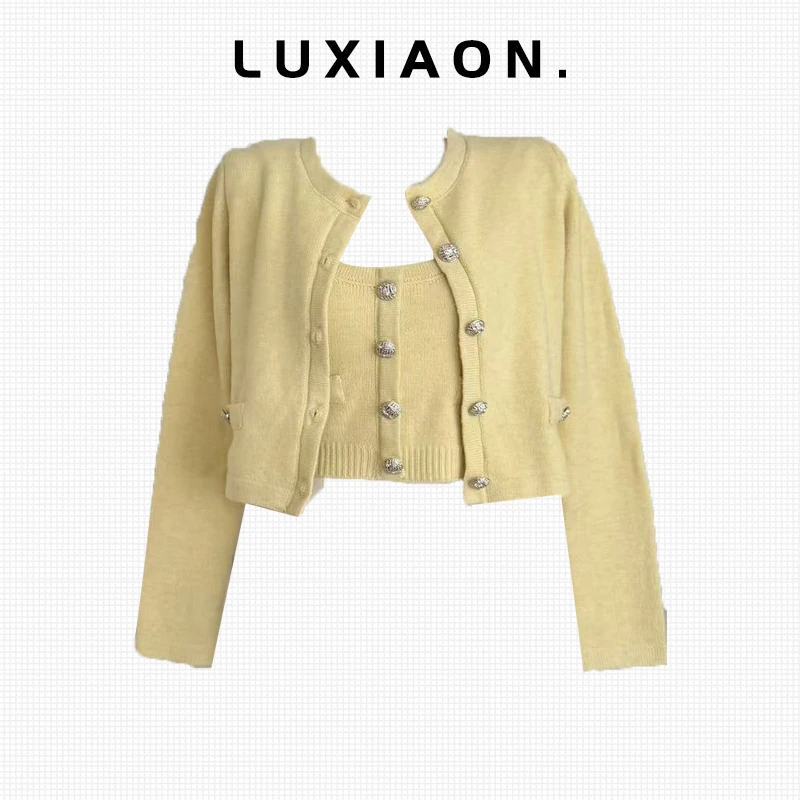 早秋季穿搭一整套气质轻熟御姐风时尚短款针织开衫吊带背心两件套