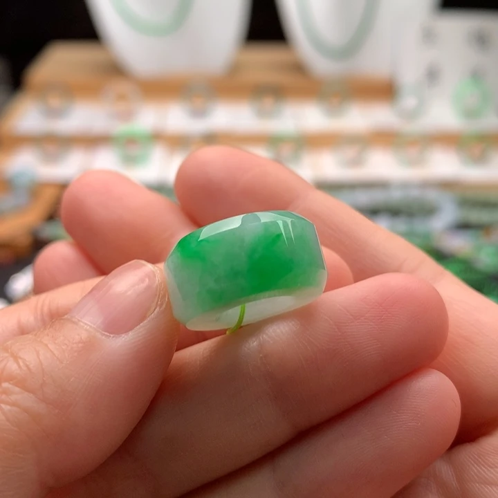 吊坠(不含链)未镶嵌翡翠天然缅甸A货翡翠