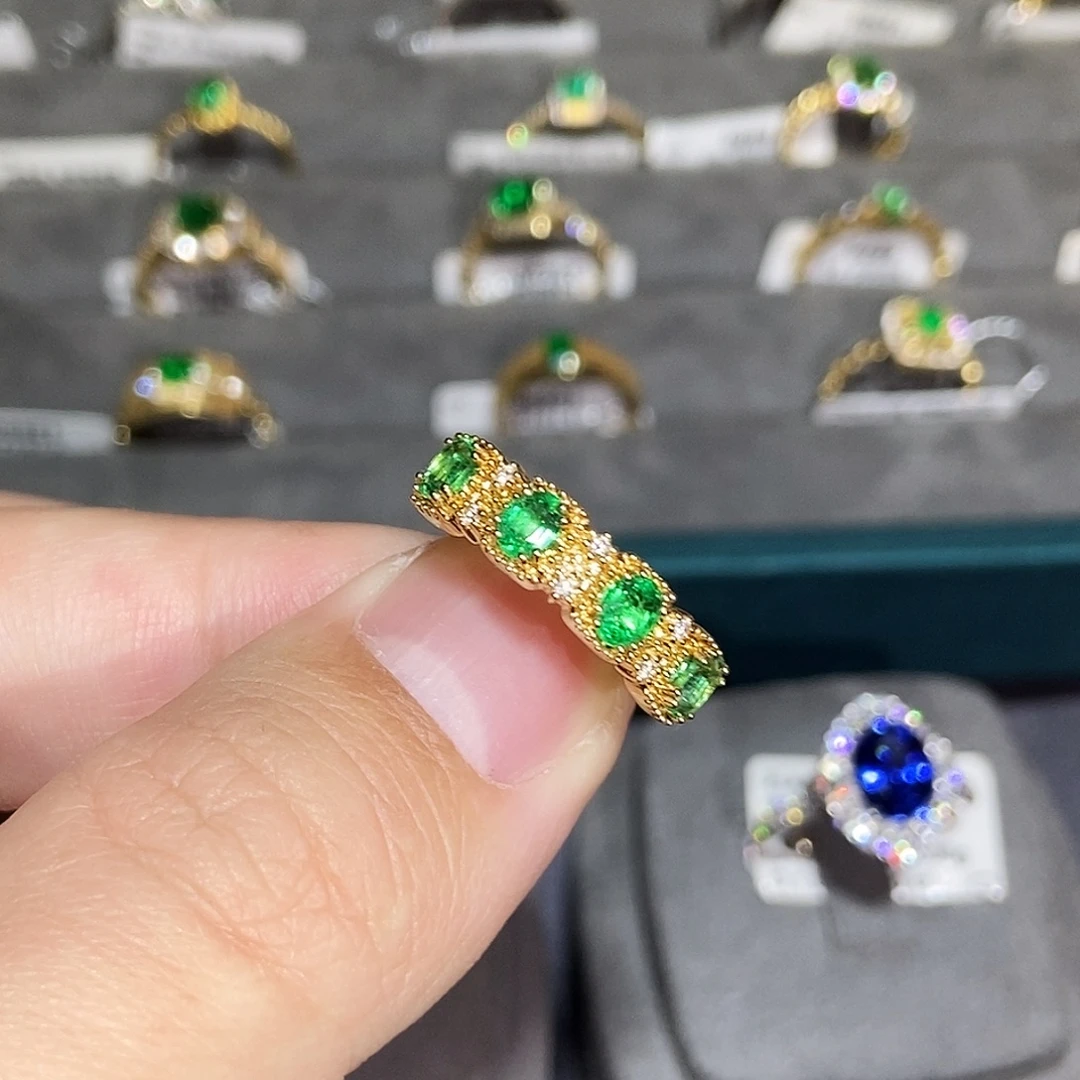 祖母绿戒指18K金镶嵌0.81克拉