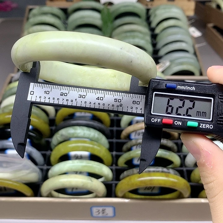 蛇纹石玉未镶嵌手镯120