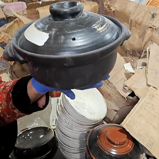 摆件盘子碗茶壶啥都有