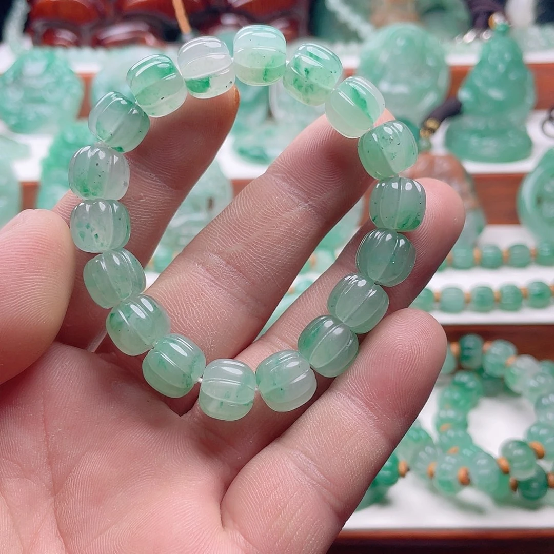 颈饰未镶嵌石英质玉