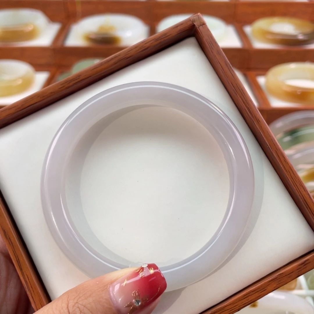 【闪购商品】和田玉手镯未镶嵌58