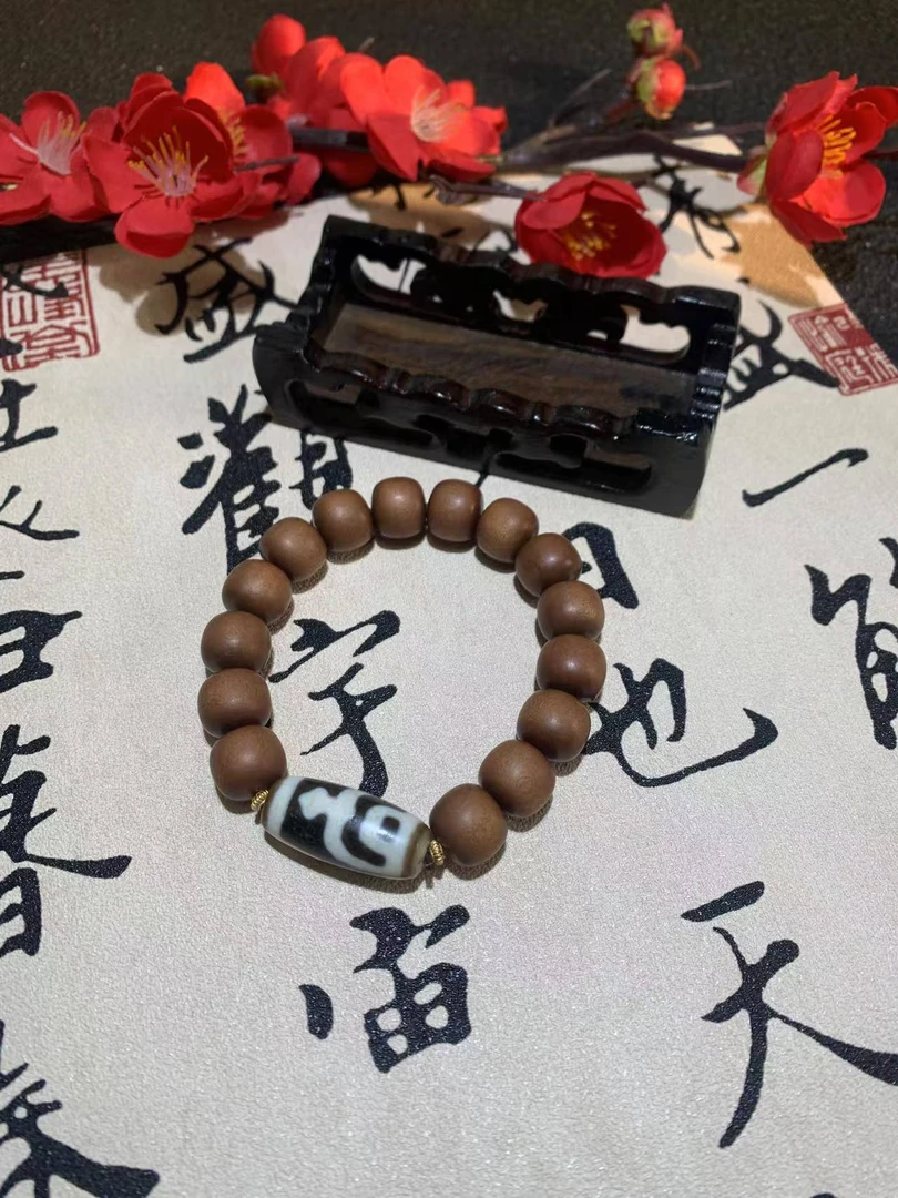 （上肯老山檀宝瓶）玛瑙老山檀手串F1073