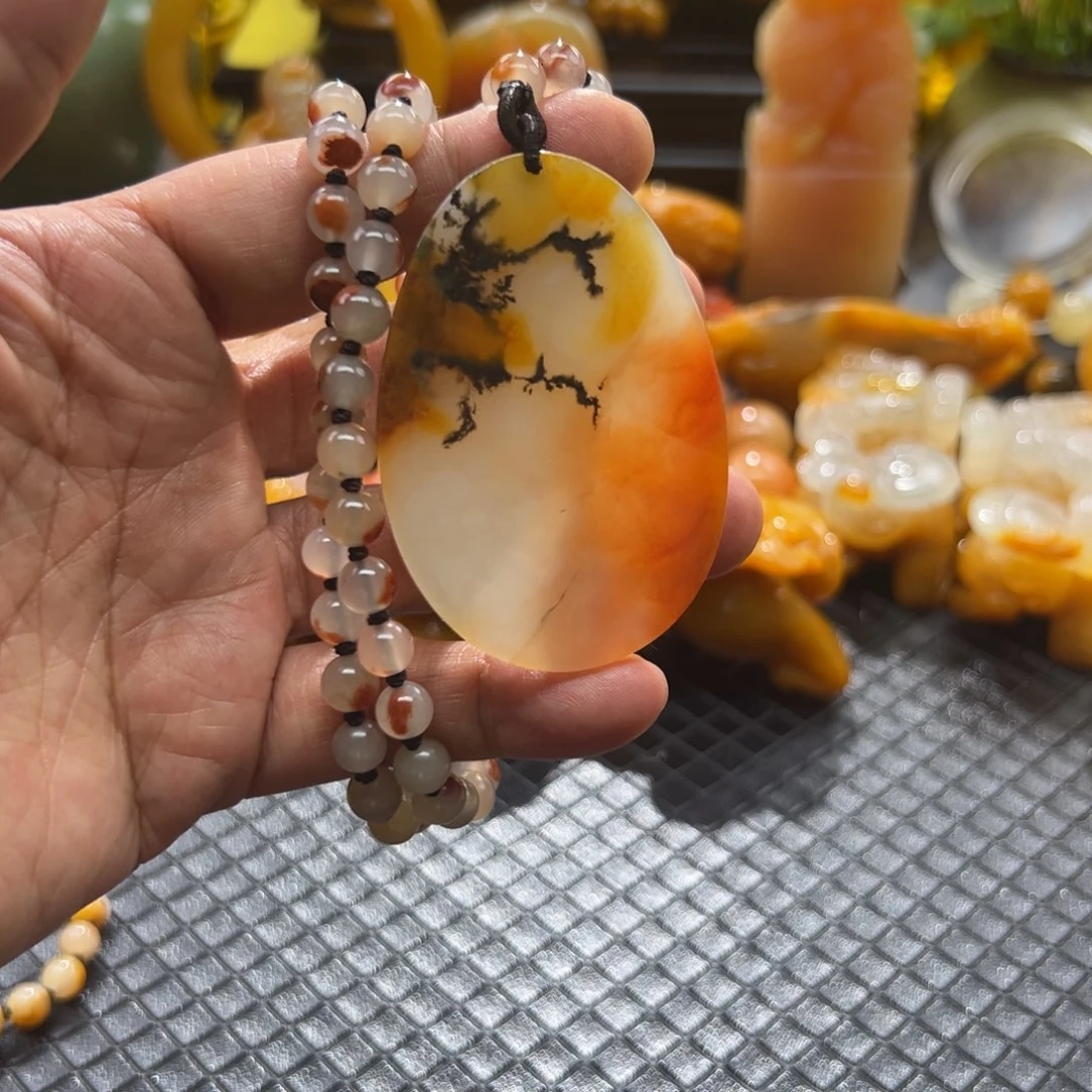石英质玉未镶嵌颈饰