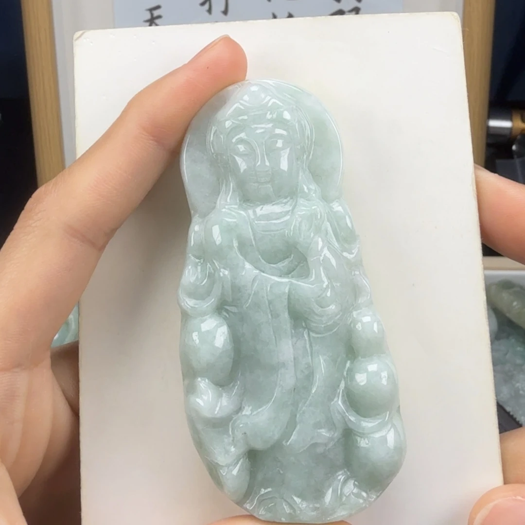 翡翠挂件未镶嵌翡翠