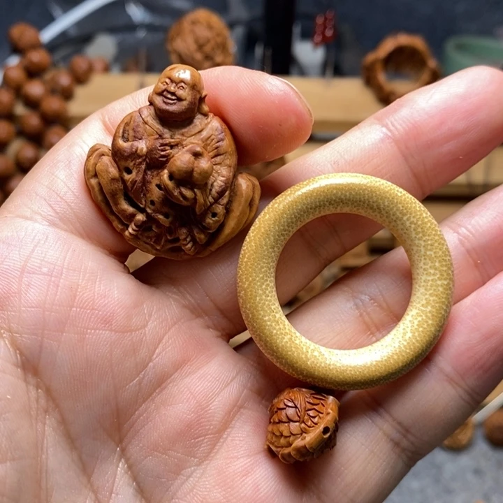 林***者桃核手工雕刻弥勒鲤鱼