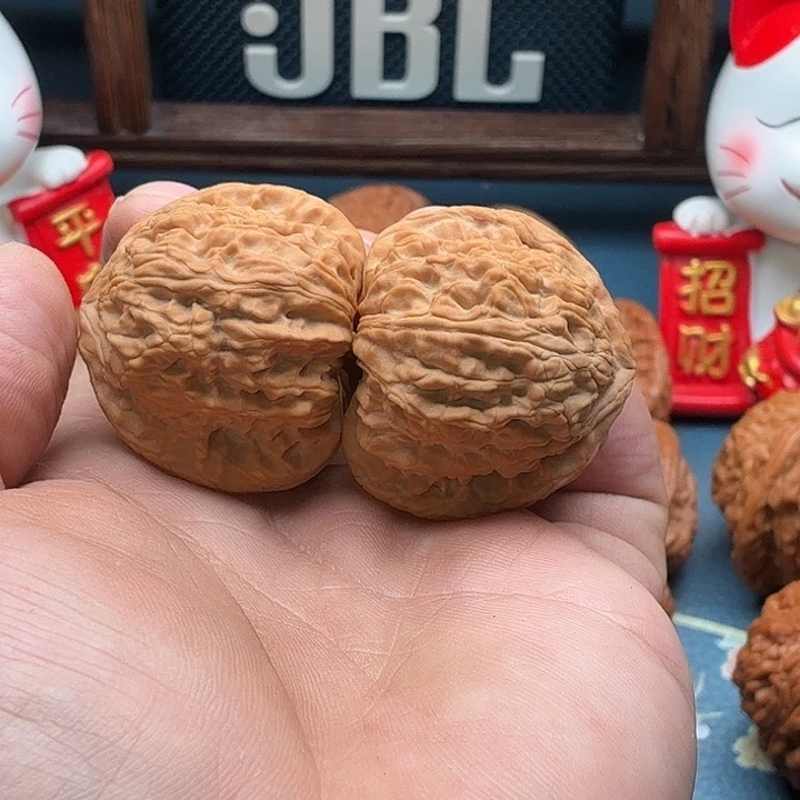 冷***饮把件文玩核桃三角白