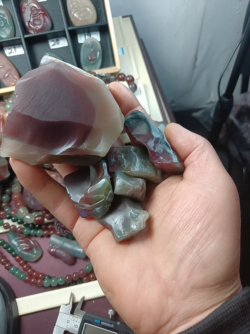 秦紫玉原石，五色料