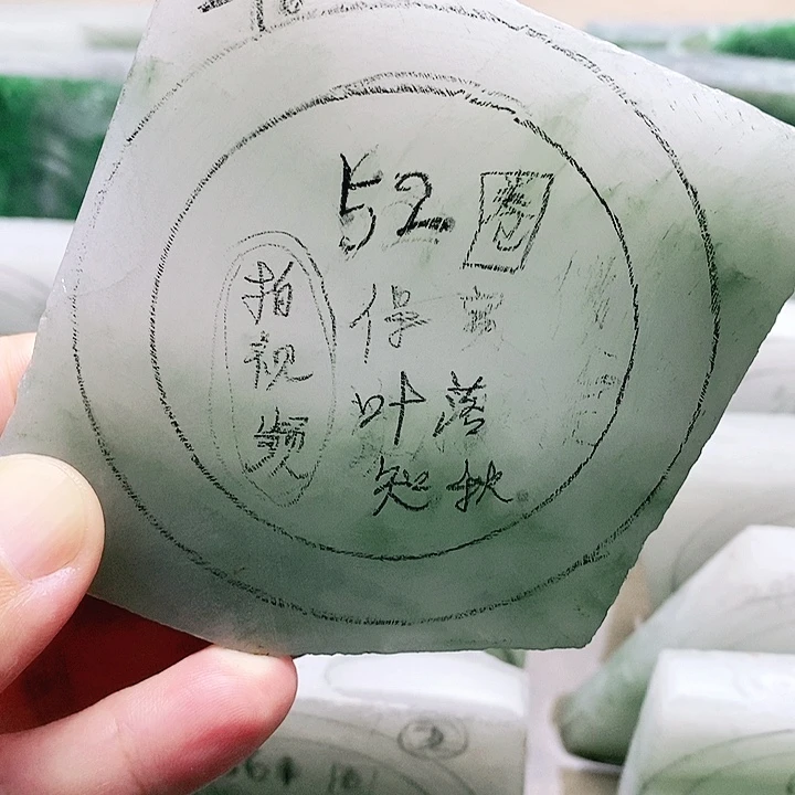 叶***秋未镶嵌石英质玉手镯定制服务