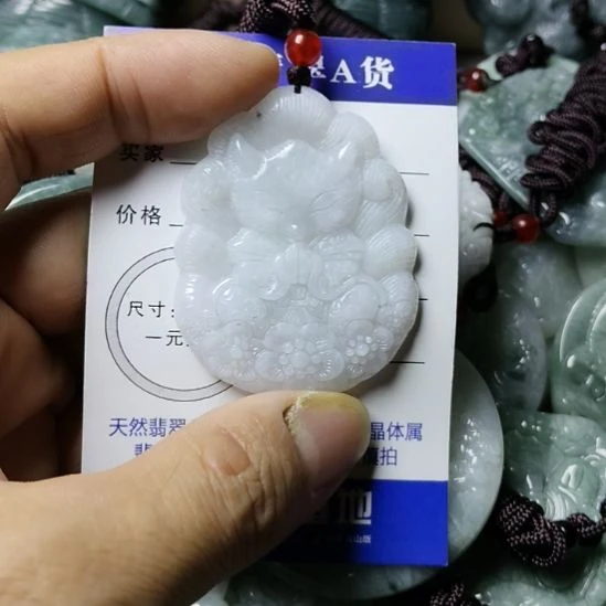 翡翠未镶嵌颈饰挂件