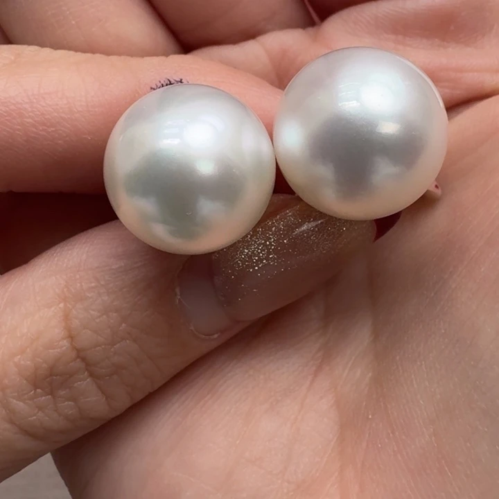 海水珍珠耳饰未镶嵌满****?