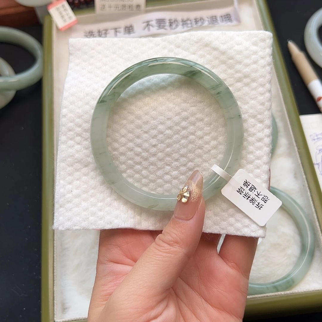石英质玉手镯未镶嵌C****圈37
