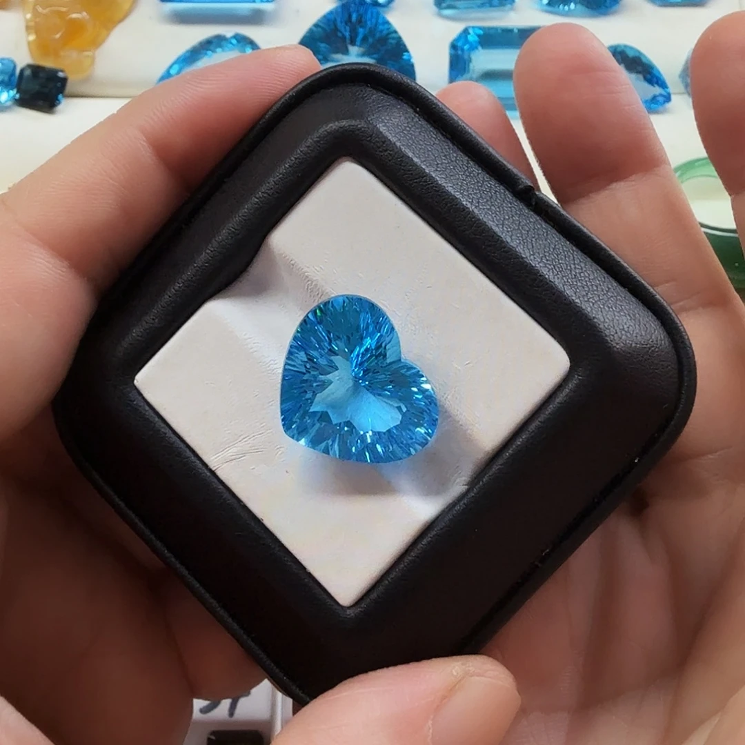 托帕石裸石抢购福利价，海洋之星精美千禧贴魔鬼蓝卡15.5×18.5毫米