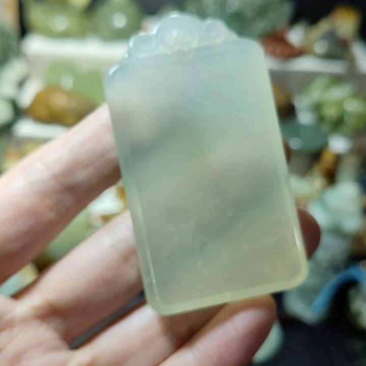 岫玉牌子挂坠款式未镶嵌吉*。