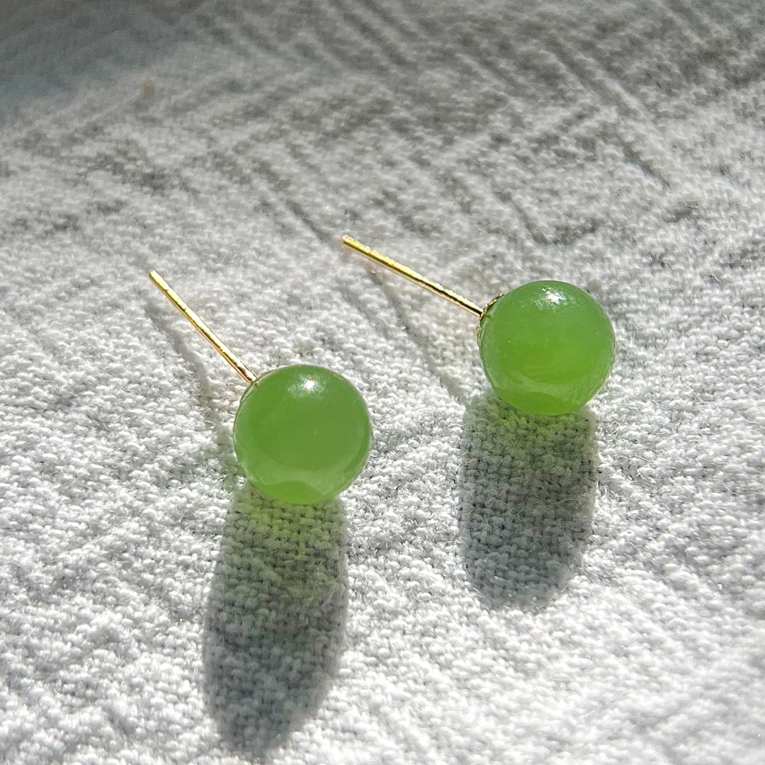 天然和田玉碧玉材质苹果绿圆珠18K金镶嵌耳钉耳饰（多样性发一）