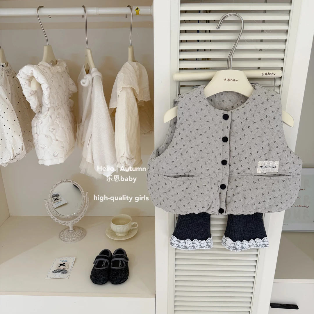 【乐恩童装】原创设计秋冬女童碎花夹棉马甲灰色蕾丝边喇叭裤套装