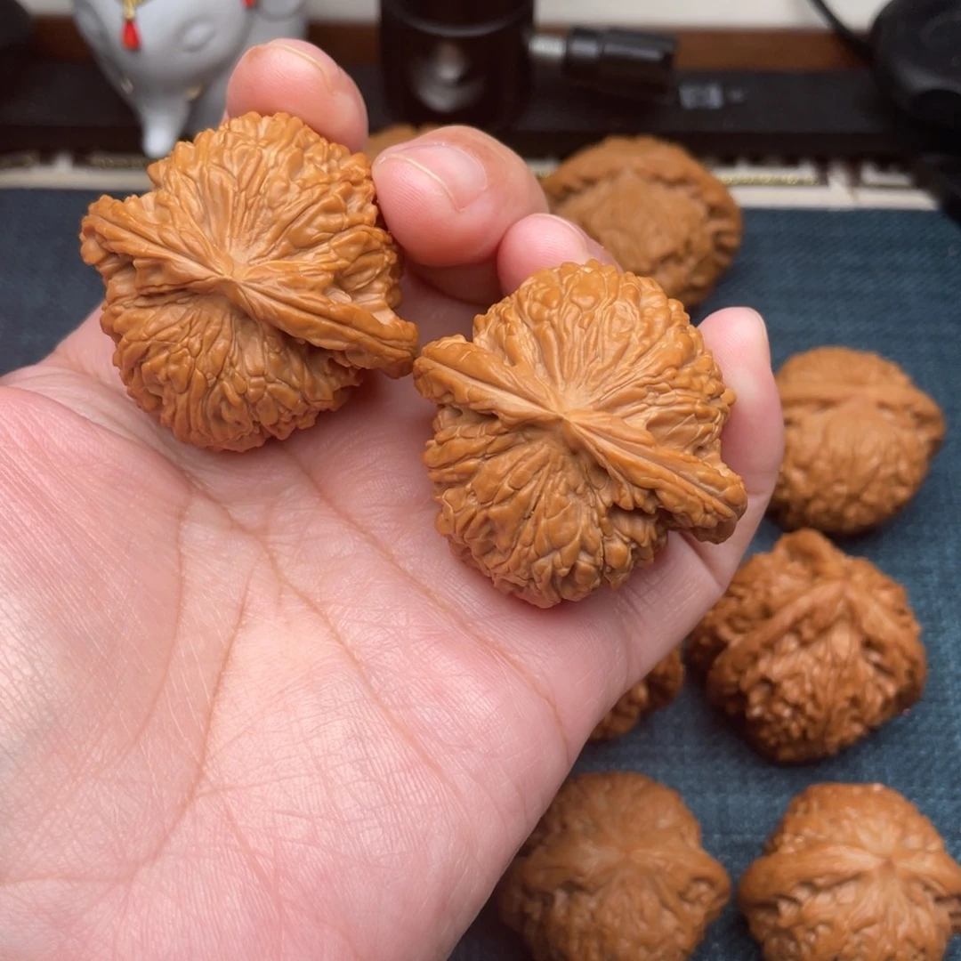 把件文玩核桃全品红皮白狮子43