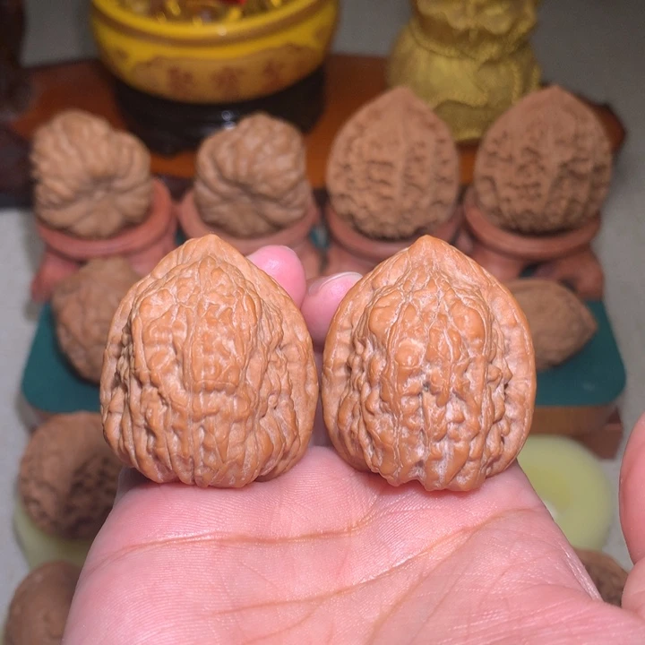 文玩核桃把件钢*侠金钱豹