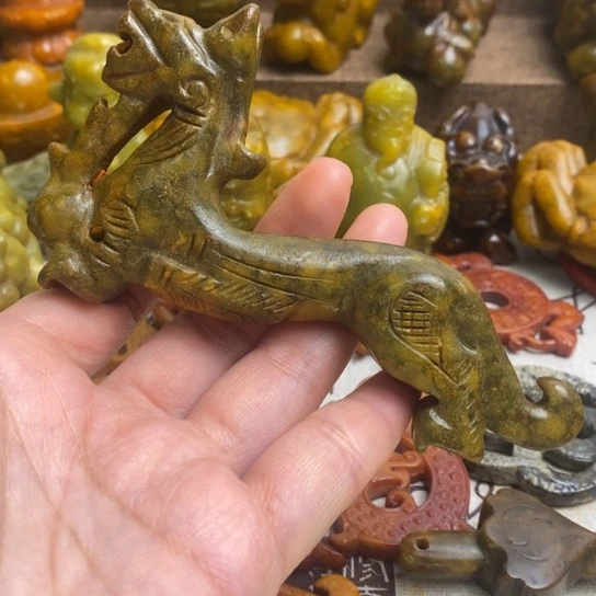 蛇纹石玉未镶嵌颈饰