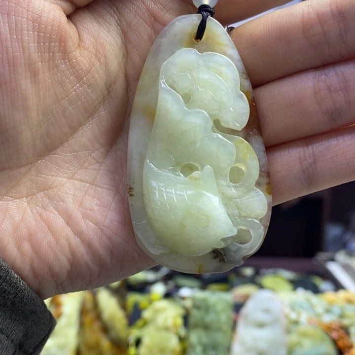 蛇纹石玉未镶嵌颈饰