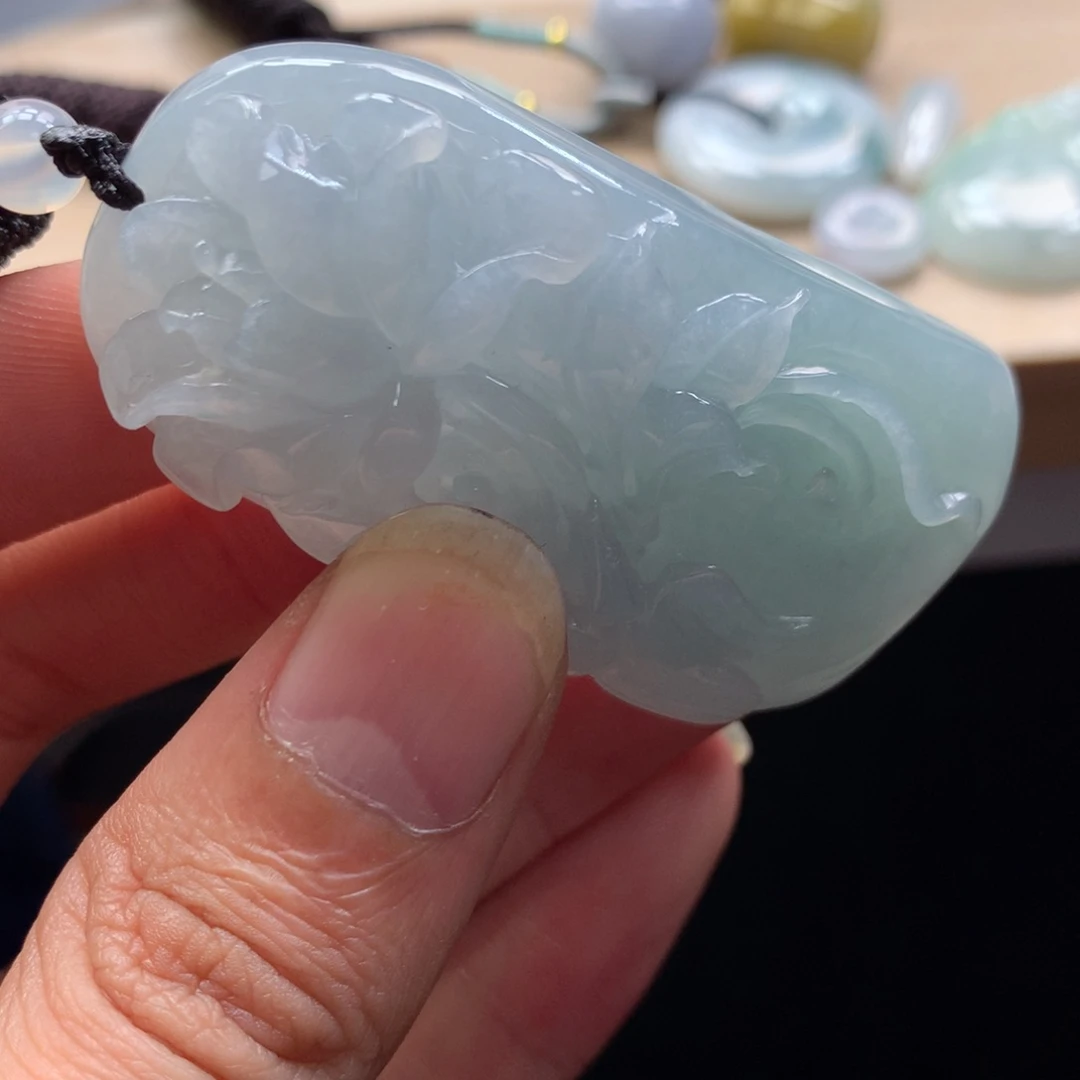 颈饰未镶嵌翡翠吊坠