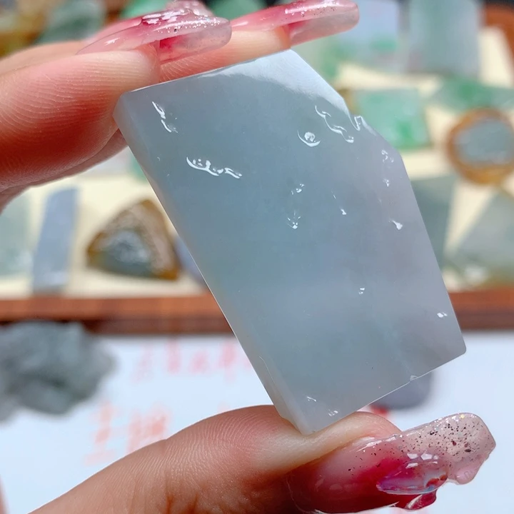 颈饰未镶嵌翡翠好