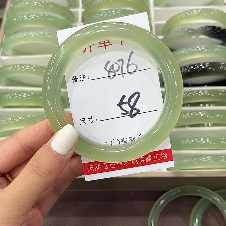 白***.未镶嵌蛇纹石玉手镯