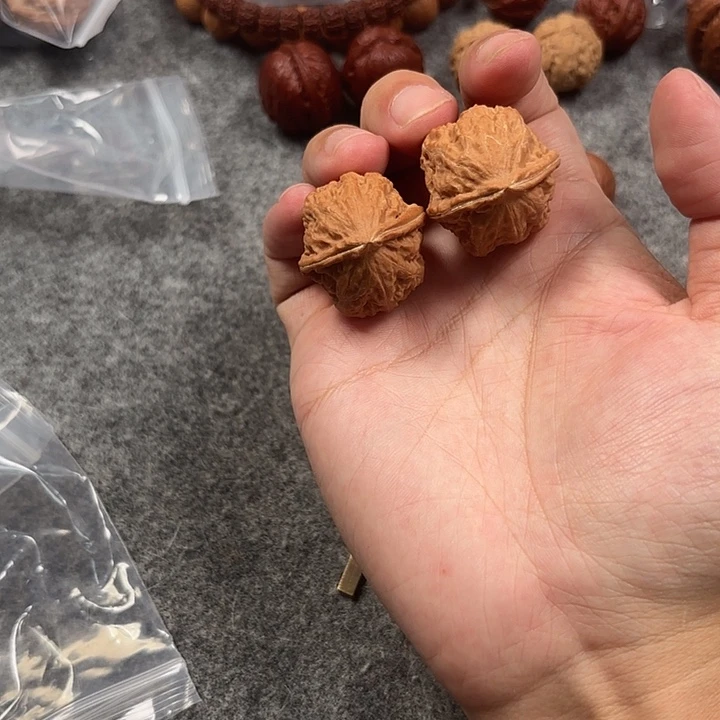 文玩核桃吊坠野生大官帽