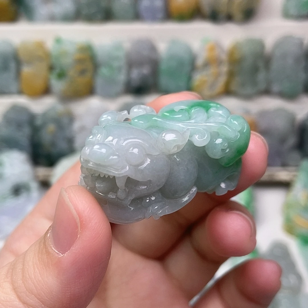 翡翠未镶嵌吊坠(赠链)